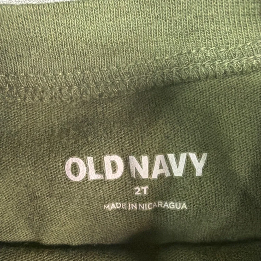 Old Navy Toddler Boys Girls Strong Like Mom Graphic T-Shirt Olive Green 2T